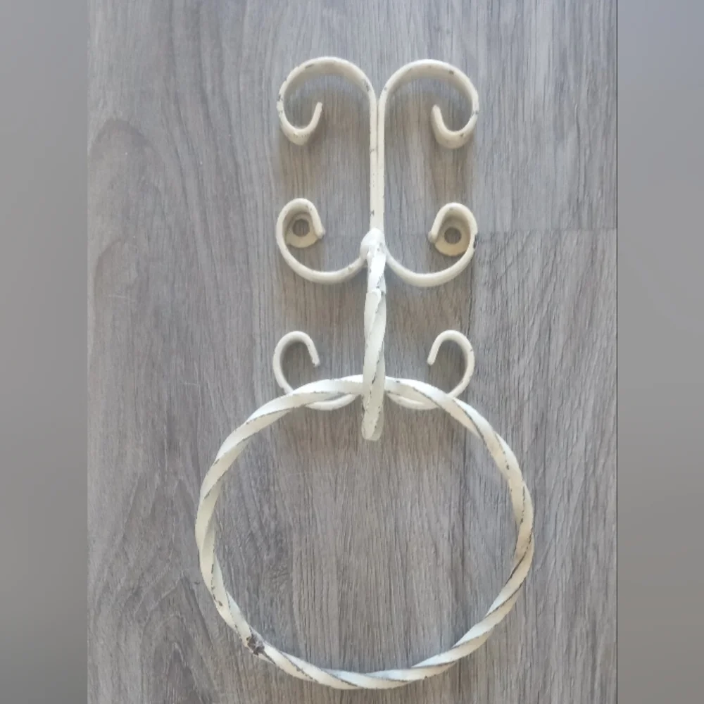 Vintage-Style White Distressed Metal Wall Hook Ring